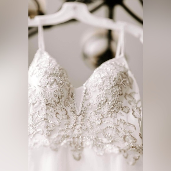 Galina Signature Wedding Dress SIZE 4 - Picture 2 of 8